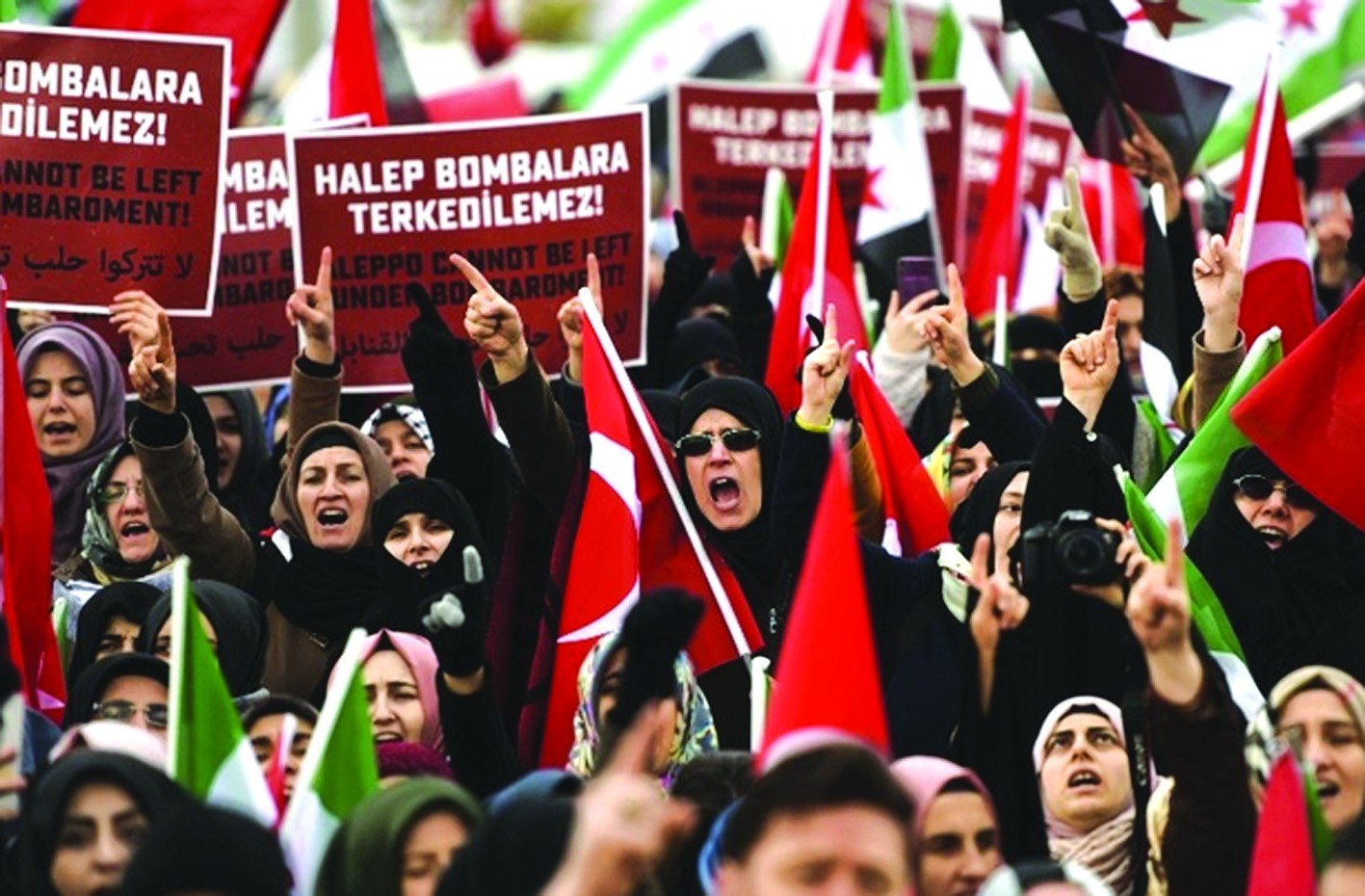 “રશિયા, સીરિયામાંથી પાછા જાઓ”ના સૂત્રો સાથે  હજારો લોકોએ તુર્કીની સીમા ઉપર વિરોધ પ્રદર્શનો કર્યા