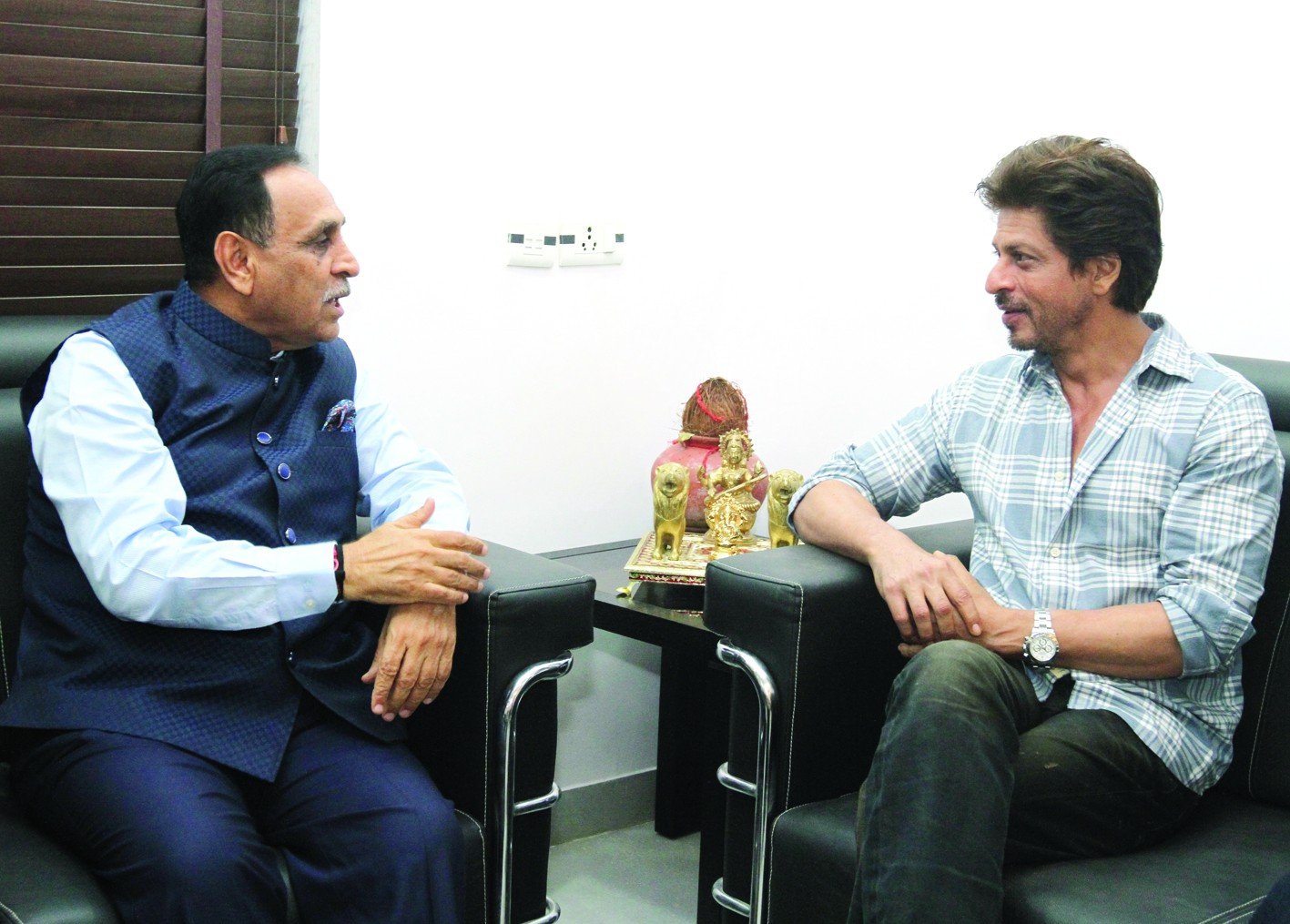 બોલિવુડ સુપરસ્ટાર શાહરૂખખાને મુખ્યમંત્રી રૂપાણીની લીધી મુલાકાત
