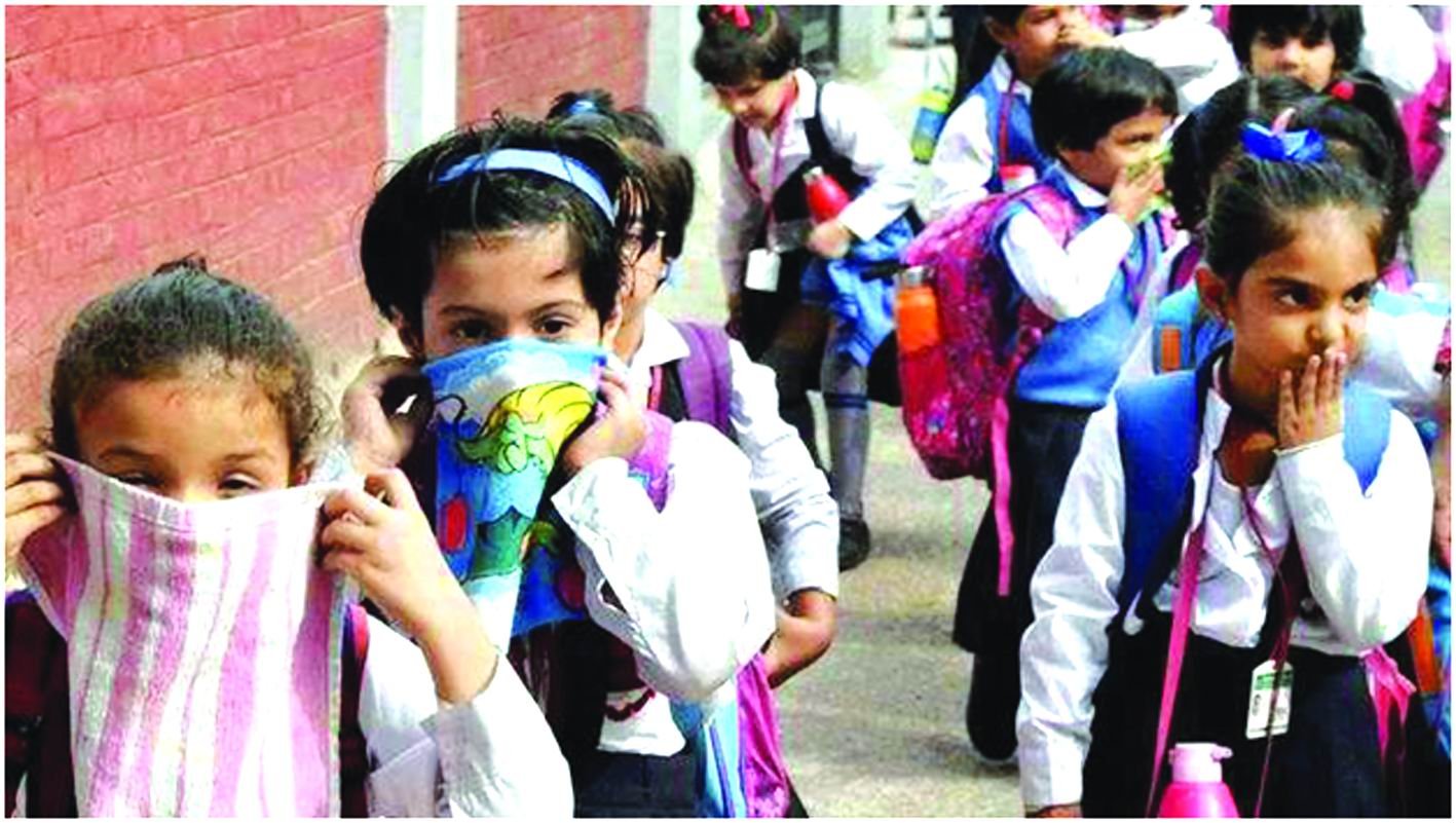 અરવિંદ કેજરીવાલે દિલ્હીને ગેસ ચેમ્બર ગણાવ્યું : હવામાં તીવ્ર  પ્રદૂષણ જોતાં શાળાઓ બંધ રાખવા મનિષ સિસોદિયાને વિનંતી