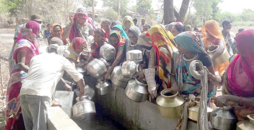 નસવાડીના પંખાડા ગામે બે બેડાં પાણી માટે ગૃહિણીઓની ૧ કિમી દડમજલ : જળ માટે ઝઘડા