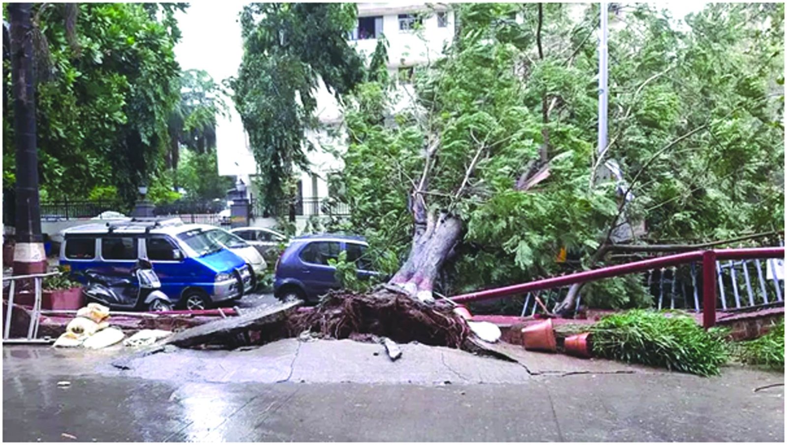 ચક્રવાત ‘નિસર્ગ’ મુંબઇ નજીક અલીબાગમાં ત્રાટક્યું